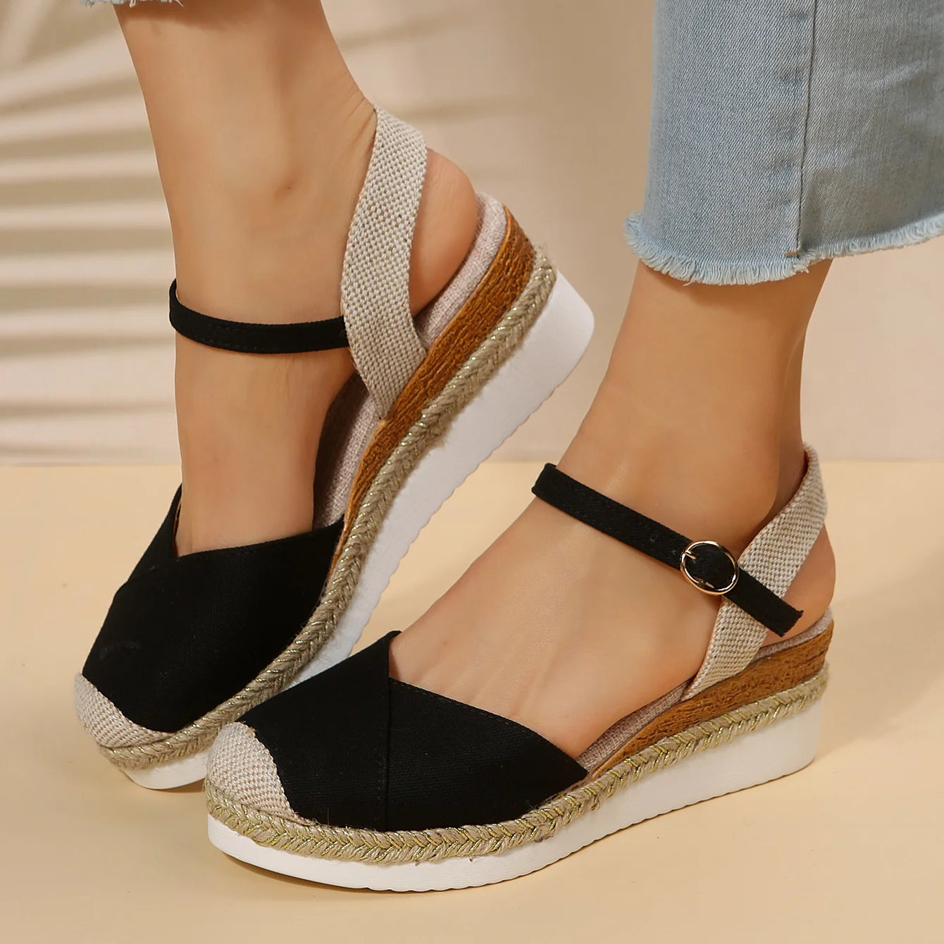 Sandalias Ibiza — Sandalia de cuña con hebilla al tobillo